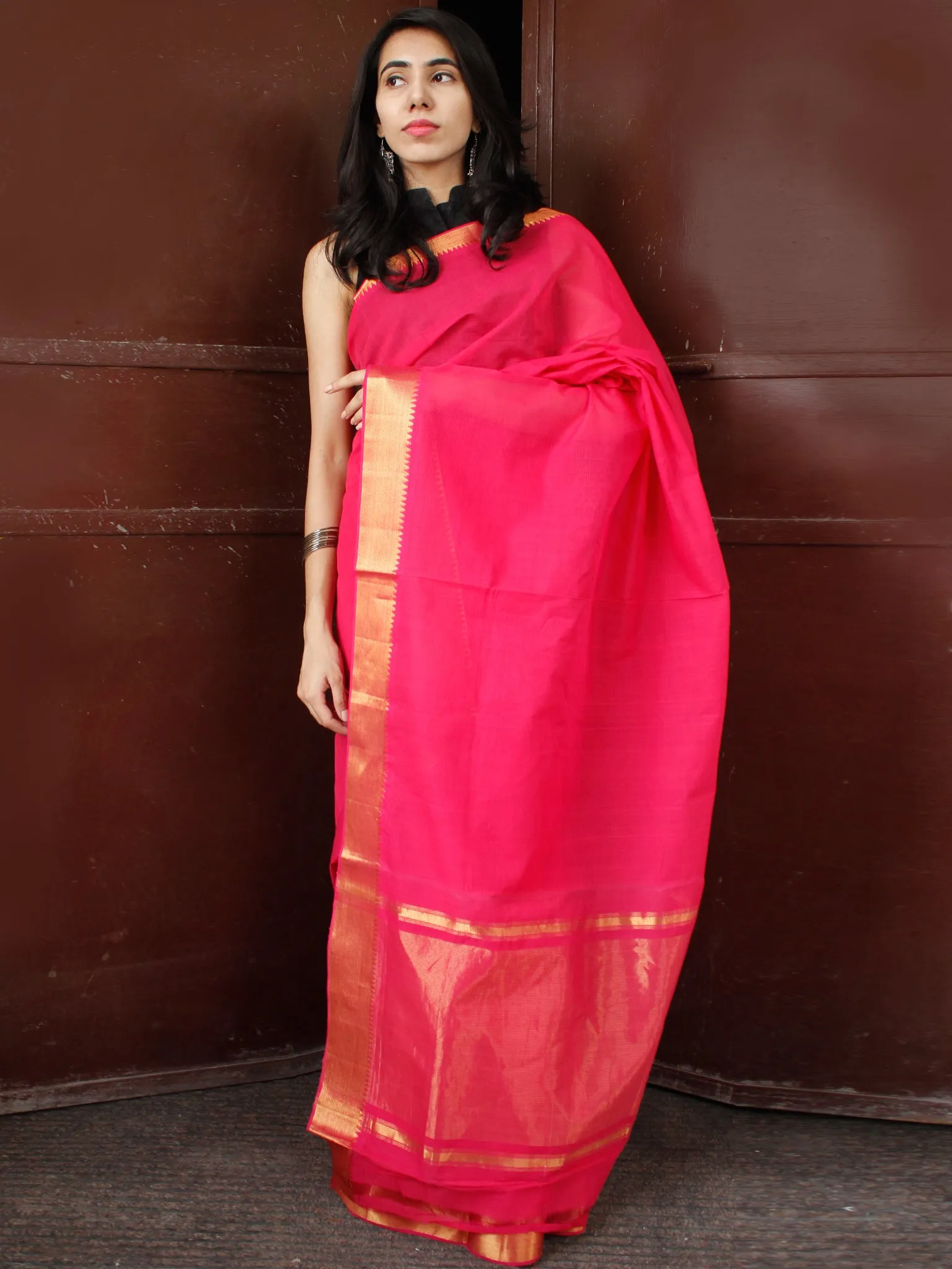 Dark Pink Golden Handloom Mangalagiri Cotton Saree With Zari Border - S031703687