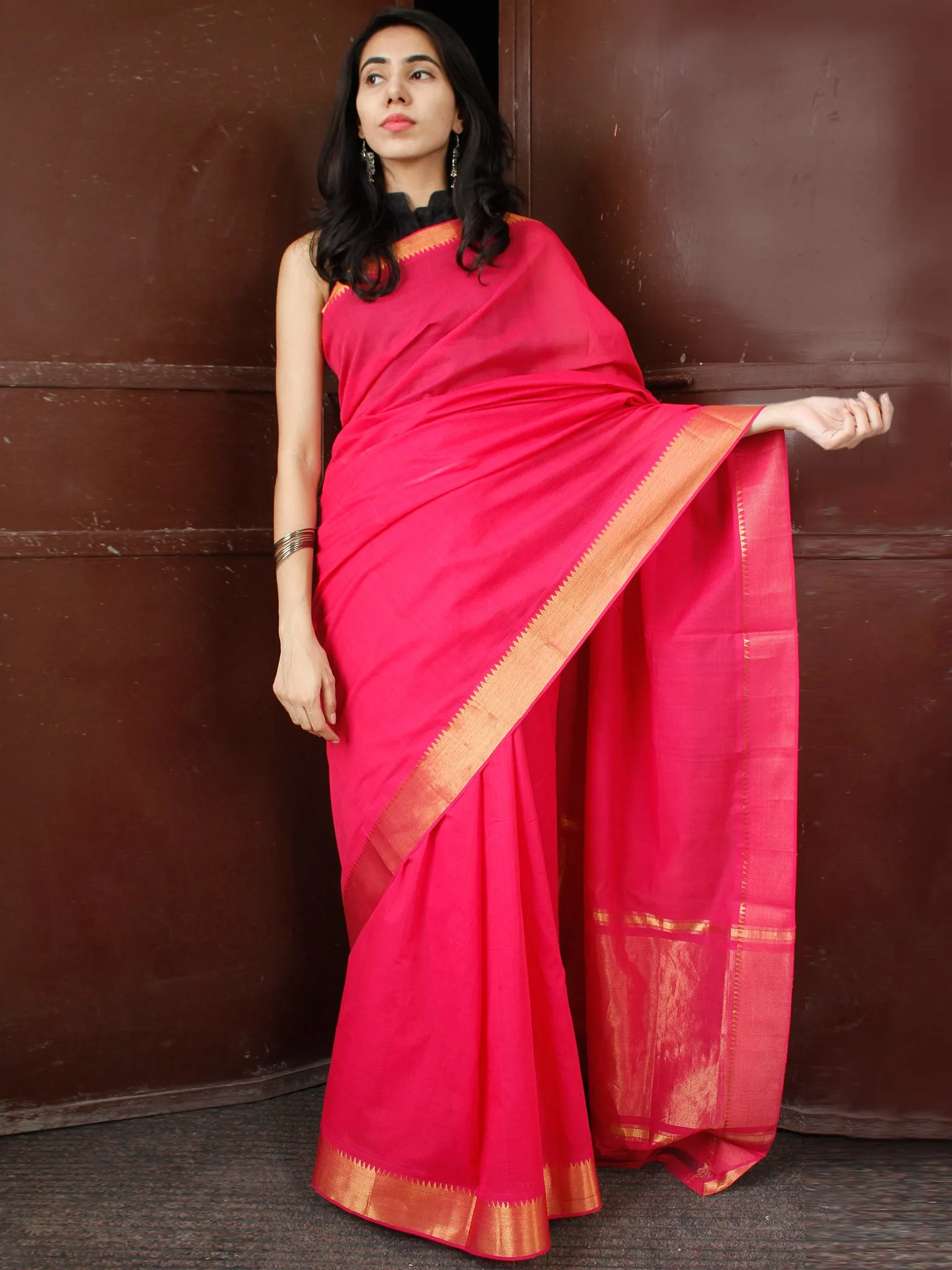 Dark Pink Golden Handloom Mangalagiri Cotton Saree With Zari Border - S031703687