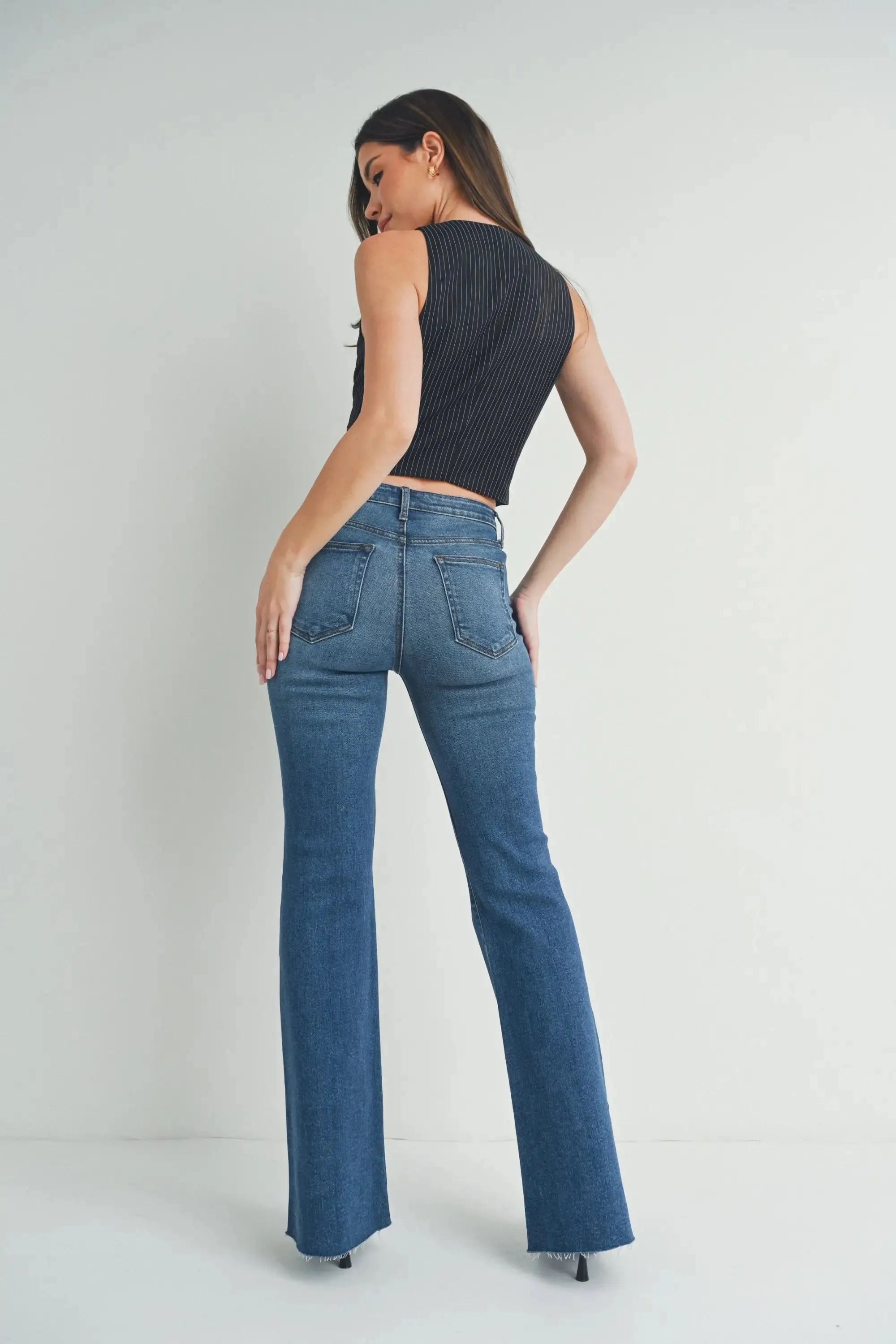 MID RISE BOOTCUT JEANS WITH SCISSOR CUT HEM